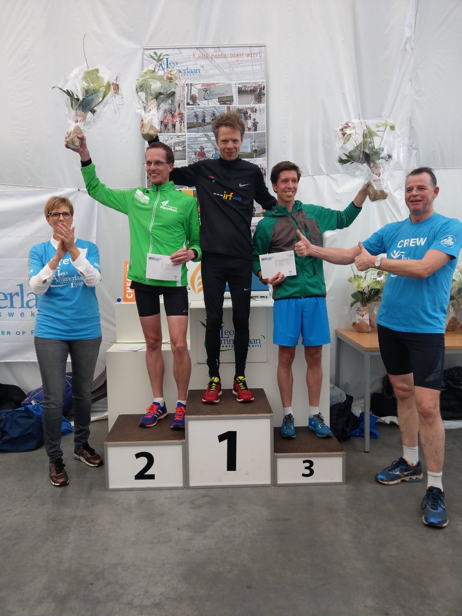 Met trots de winnaars van de 10km! #leoammerlaanloop #winnaars #10km #hardlopen #indekas