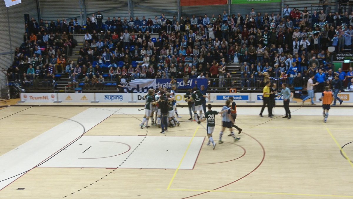 Cartouche doet het, vorige jaar gepromoveerd naar de HK zaal en nu naar de finale van het #NKZaal2018. De ploeg wint met 2-4 van hdm. Hdm mag het tegen Den Bosch gaan opnemen in de troostfinale #halvefinaleheren