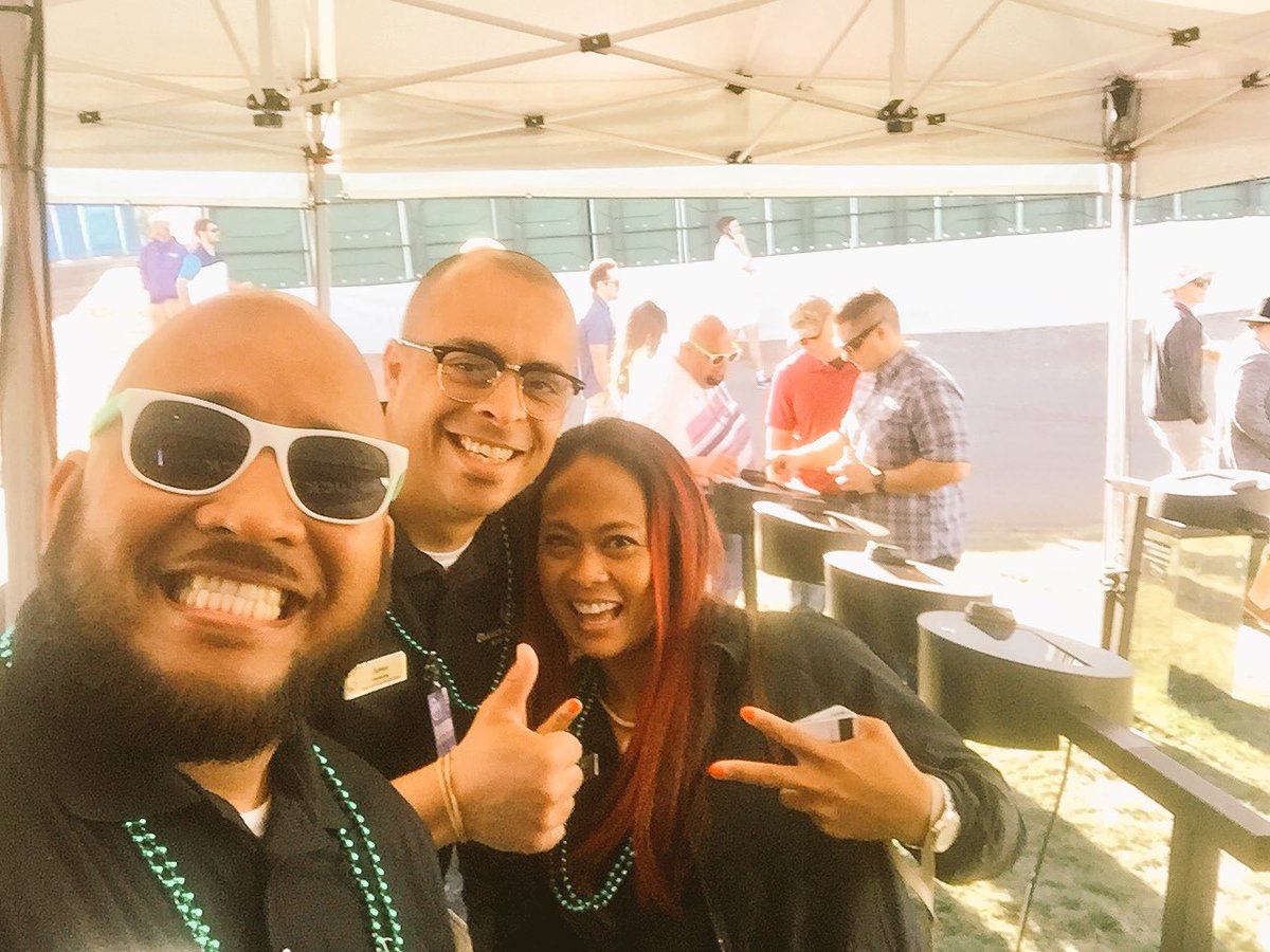 RyanRizalado's tweet photo. Letβs get this!!! Day 6 of my Confession #TeamSoCal #RockOutBeforeYouClockOut @drjones_22 @JamesBullock_12,DeeDufoe, Ryan Marks (in the Background) https://t.co/Bv83Cuq7Vo
