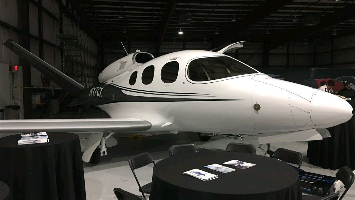 VegasBiLL's tweet photo. NEW @Cirrus_Aircraft Vision 🛩 Private Jet https://t.co/jUOVxz56JO
🔄 360 VR Video Tour
📹 by @VegasBiLL via @insta360 📷 with a @HuaweiDeviceUSA P9 📱
#aviation #luxury #travel #private #VR #allinaviation #thecirruslife #visionjet #Huawei #SR22 #AvGeek #airplanes https://t.co/69eHoJYOLN