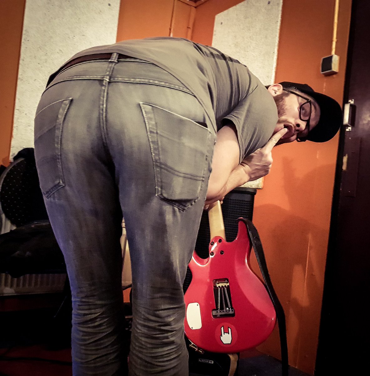 IDEK_band's tweet photo. Have you heard our new single Approaching Storms yet? If you have, John has something special for you ❤🙄🍑 Spotify: https://t.co/NULX3hkTrZ https://t.co/jA5G6jYKHO