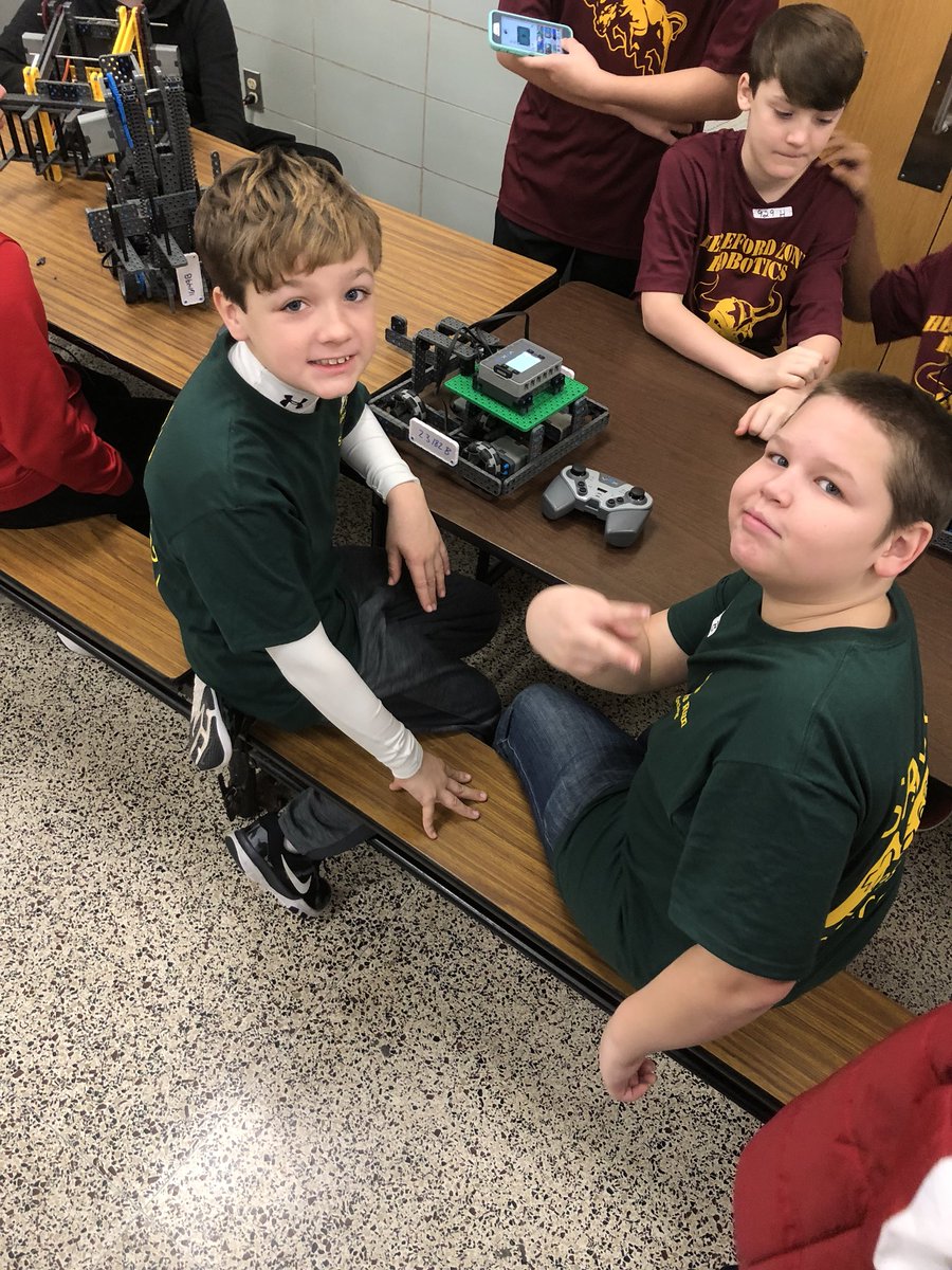 JamesHemming4's tweet photo. 23182B on deck for ringmaster tournament @SRMS_Principal @CTE_BaltCoPS @GrubbsMg  #bcpsrobotics https://t.co/6sYpzsHn9P