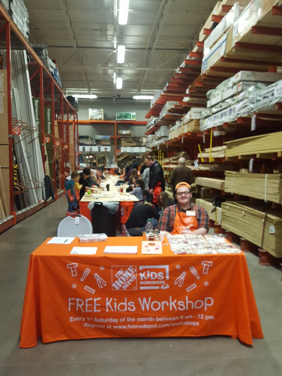 MichelleAmhawk4's tweet photo. Its 9:15 and already busy at the kids workshop.  #kidsworshop #hd0134 https://t.co/cASbMvBWzN