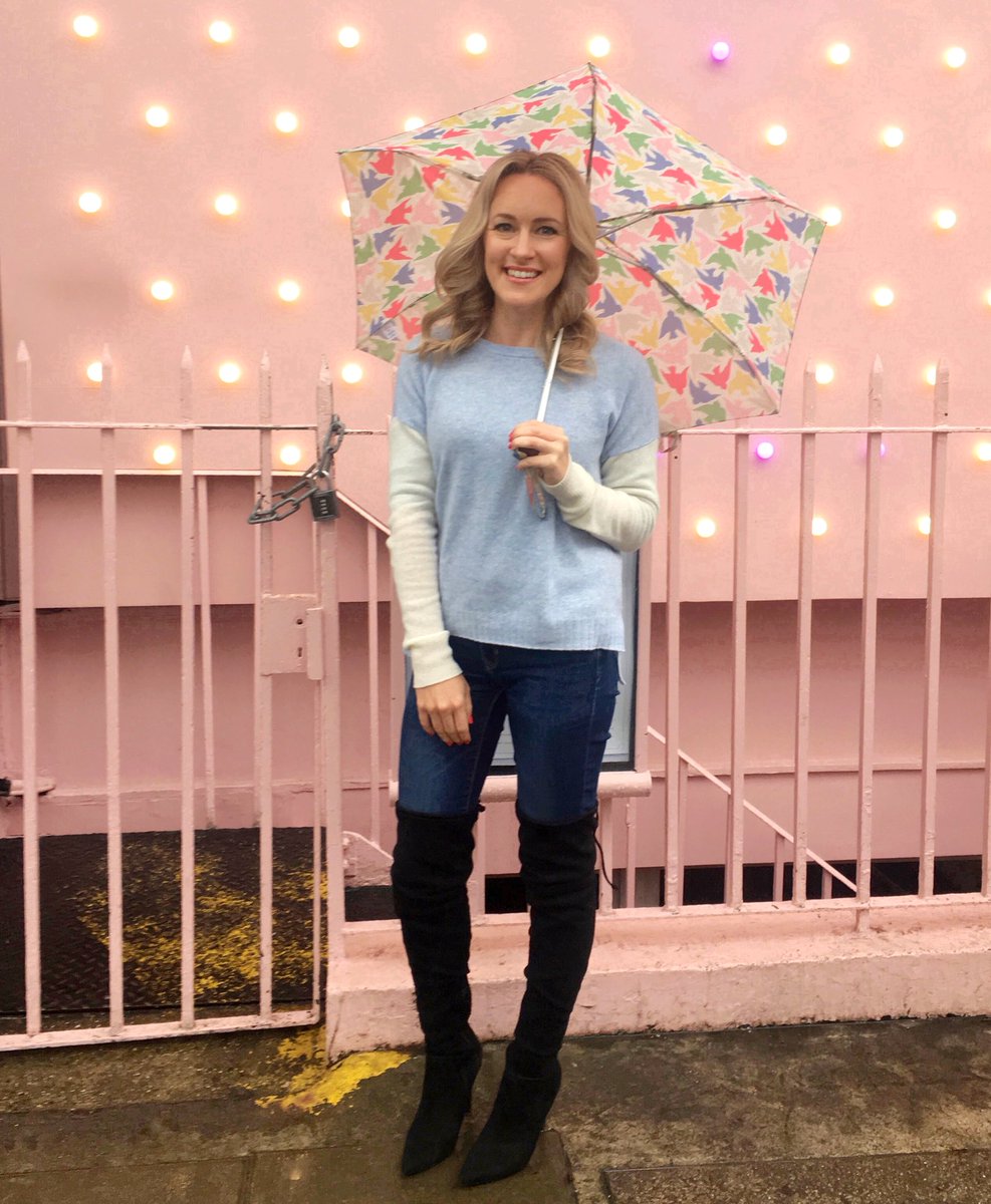 Getting ready for London Fashion Week with a trip <a href="/andrewjwjose/">andrew jose</a> <a href="/SalonScience/">Salon Science</a> Can’t wait! #lfw #hairdo #ootd 💖