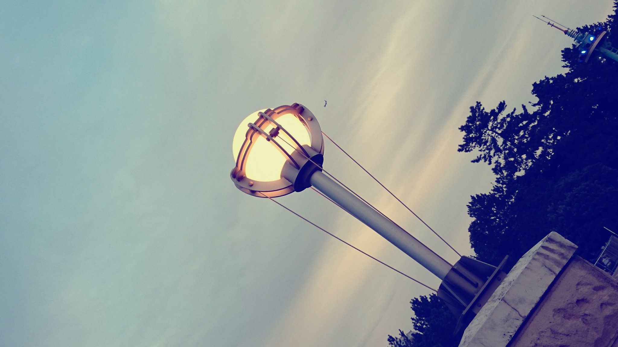 カレン アキレスと亀 Pdに見るアールデコのディテール Tdrでアールデコ といえばアンバのイメージが強いけど 私はアンバの寒色メインマイアミ風アールデコよりブロンズを使ったレトロなアールデコが好き アールヌーボーの進化系 定規とコンパスで描いた