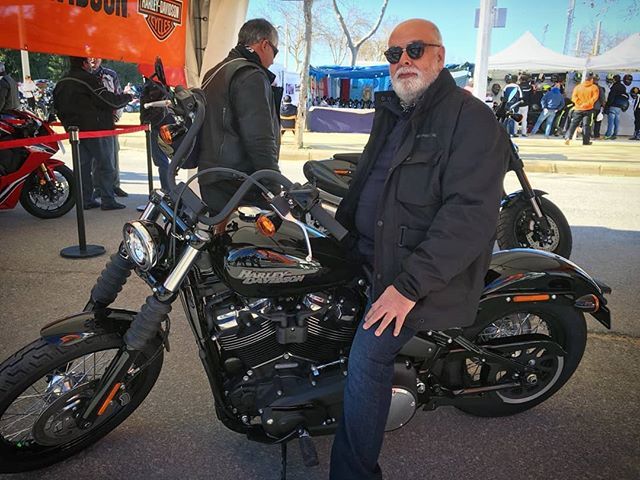 CharcoMotero's tweet photo. ¡Esta sí que sí @alberto_delas! 😍🏍👊✊💨💨 #Charcodelmotero #harleydavidson #rutamotera #concentracionmotera #siemprederidas #motorbikes #motorcycle #racerstyle https://t.co/VWkC7Vbq4f https://t.co/sfZme4NQG7