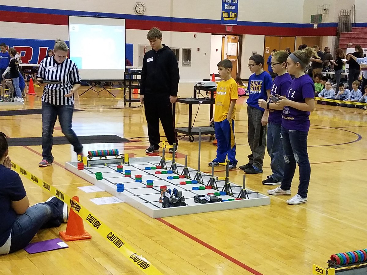 First match of the day! #wweagles