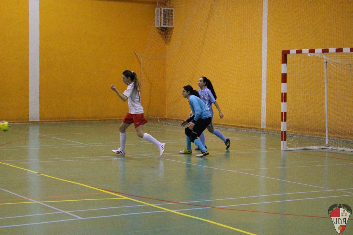 UDAlbacete's tweet photo. Victoria por 0-13 de nuestro femenino ante Av Pilar Enrique.
Goles anotados por:
#Tania ⚽⚽⚽⚽⚽
@_luci_fer ⚽⚽
@mariajosirvent ⚽⚽
@mole_gema ⚽
@nereaquesada16 ⚽
#Lorena ⚽
@Conchi_98 ⚽ https://t.co/w4gE1361h1