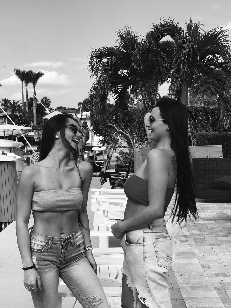 vikki_manzo's tweet photo. 💕 https://t.co/EKHsa10eMo
