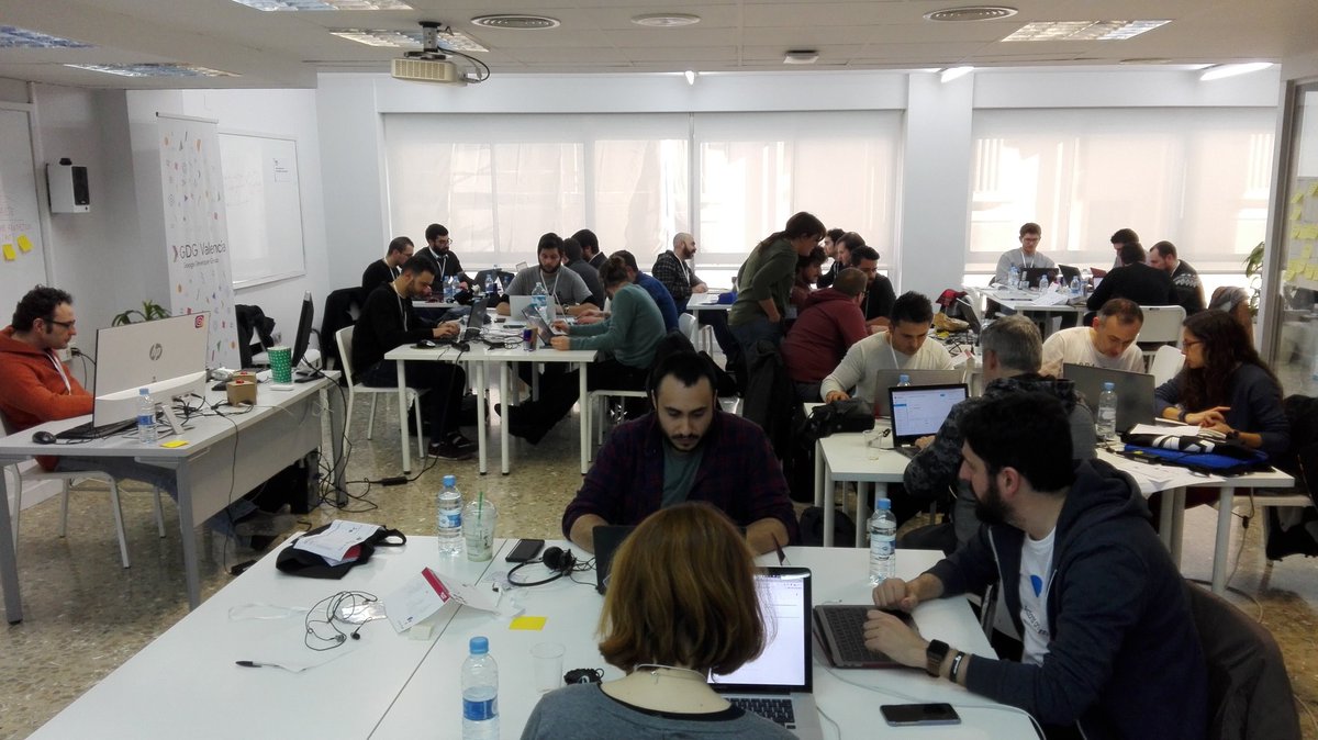gdgvalencia's tweet image. Ya hemos vuelto a trabajar después del descanso de la comida 💻 @ActionsOnGoogle @GDG_ES #HackathonThings #hackathon