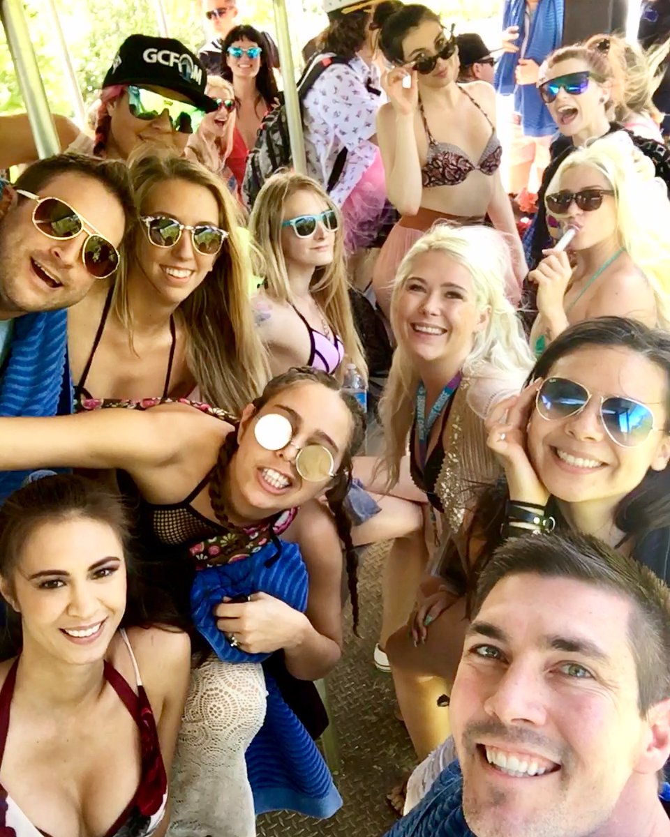 CptTravNasty's tweet photo. The fun is real!
@dancetronauts
#theironsquad #ussie #selfiegram #edmsquad #squadgoals #groovecruise #gcfam #gcmiami #americasgottalent #yolo #livelovelaughdance #fun https://t.co/NJIYroMP1W