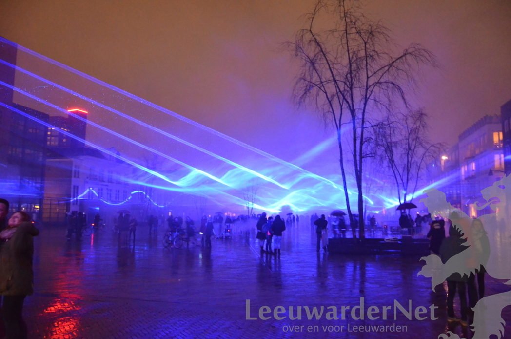 LeeuwarderNet's tweet photo. Waterlicht, sprookjesachtig kunstwerk met een boodschap... https://t.co/35YqGobQVI