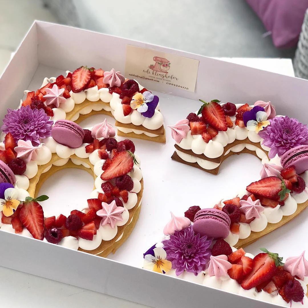こんなお祝いケーキもあります♪数字をつかった素敵なバースデーケーキが登場♪