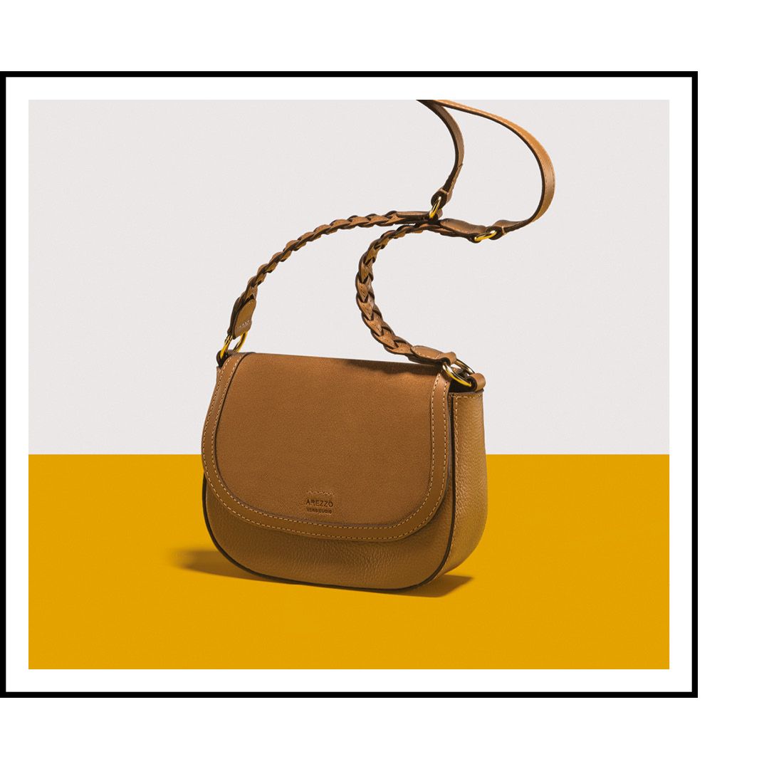 Arezzo's tweet photo. A bolsa com alça em couro trançado é a cara do final de semana: linda e relax! #prefallarezzo https://t.co/y1AeHCkgIG