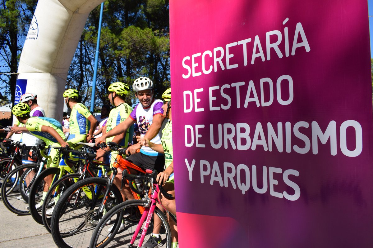 Secuyp's tweet photo. LA BICICLETEADA SOCIAL YA RECORRE LOS CIRCUITOS SERRANOS
Alrededor de 500 ciclistas partieron esta mañana desde un reluciente Monumento al Pueblo Puntano de la Independencia, cuidado y desarrollado por @florsergnese y la @Secuyp. https://t.co/qvIAaoVVZC
