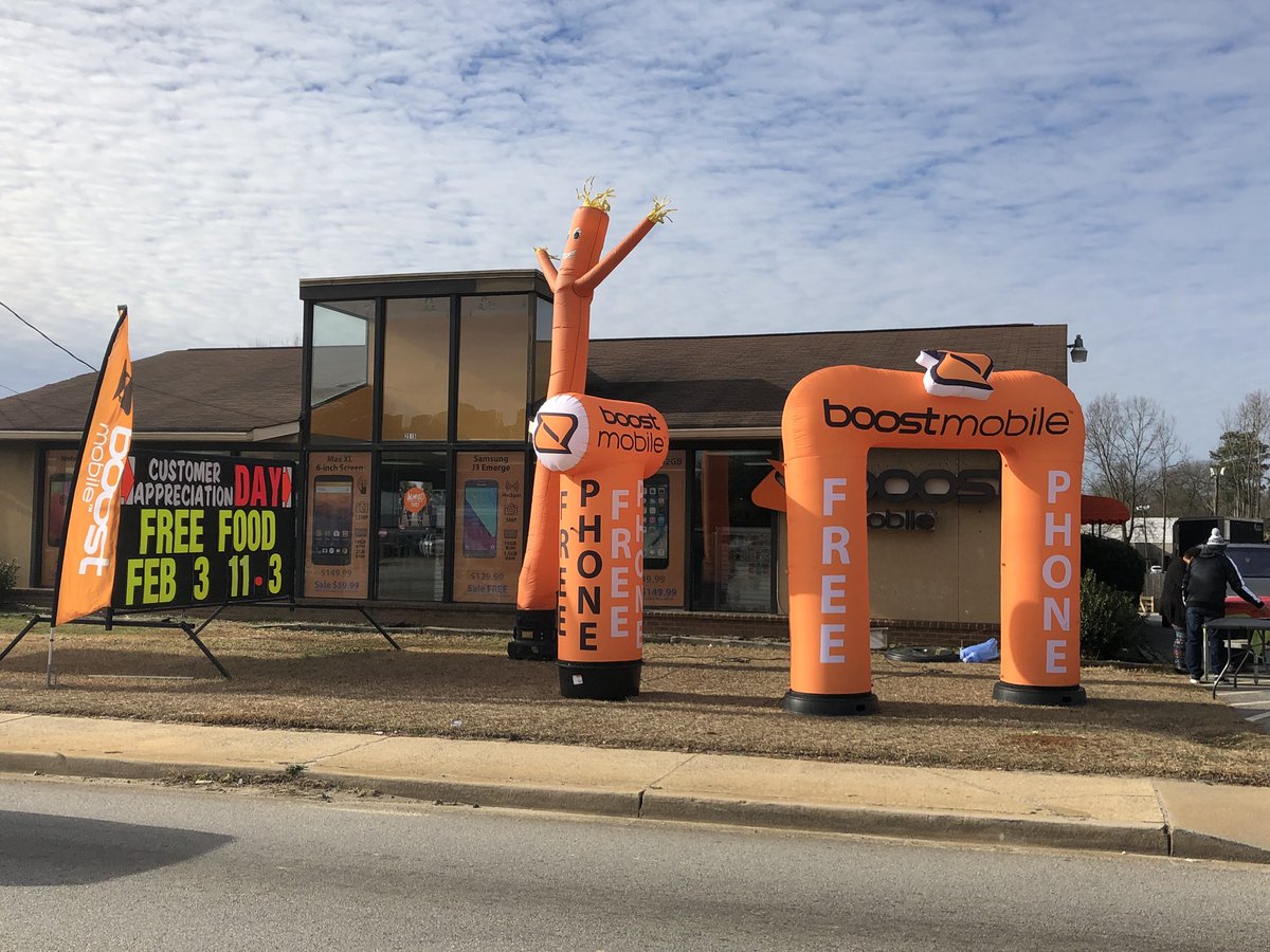 tkirk44's tweet image. Sung isn’t playing around today. Cellular Xperts is bringing the heat on Broad River rd. DJ is setting up now. @shawnatspg @MichaelMiess1 @ThomasSPG @Allison_AWi