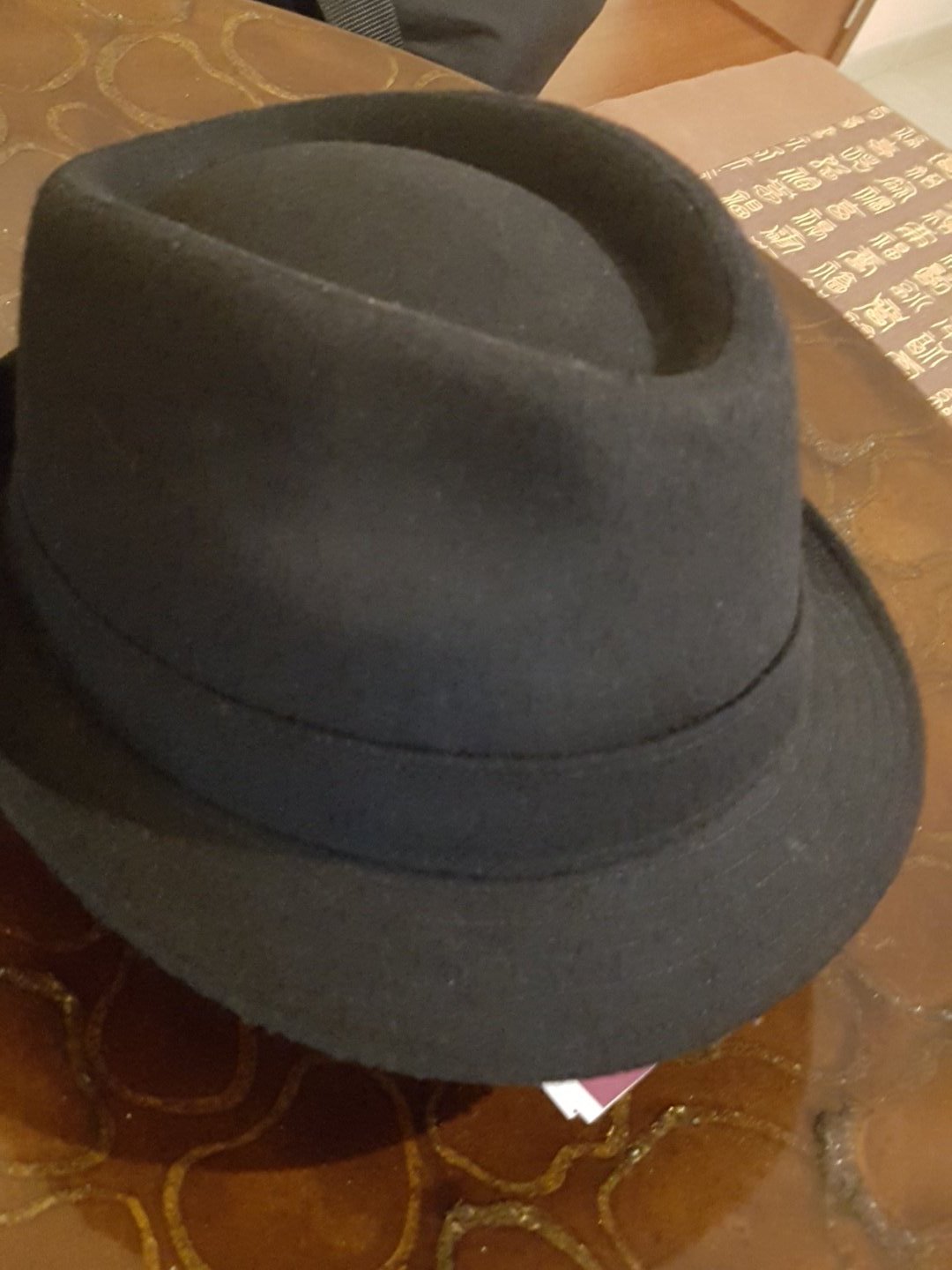 @carrusel @antonmeana Yo me acabo de comprar uno, ni caso ... elegante y clasico https://t.co/xb7xvN06EW
