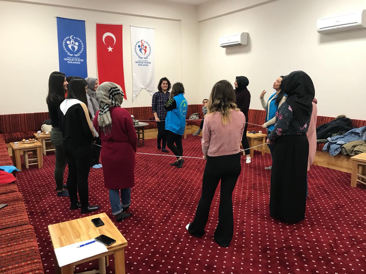 #KampLideriKampçıBuluşmaları
dalga dalga yayılmaya devam ediyor. Gençlik kamplarına katılan kampçılarımızla Gençlik Merkezimizin has odasında bir araya geldik. Çay eşliğinde hasbihal ettiğimiz kampçılarımızla oyunlar oynadık ,kamp anılarını paylaştık. Unutulmaz bir gün yaşadık🤗