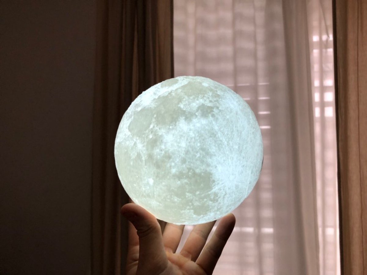 OMG! I need this Moon Lamp from ridder.co/v3325N 😍🌙💕 by #Poemsdeeps via <a href="/ridder_co/">Ridder.co</a>