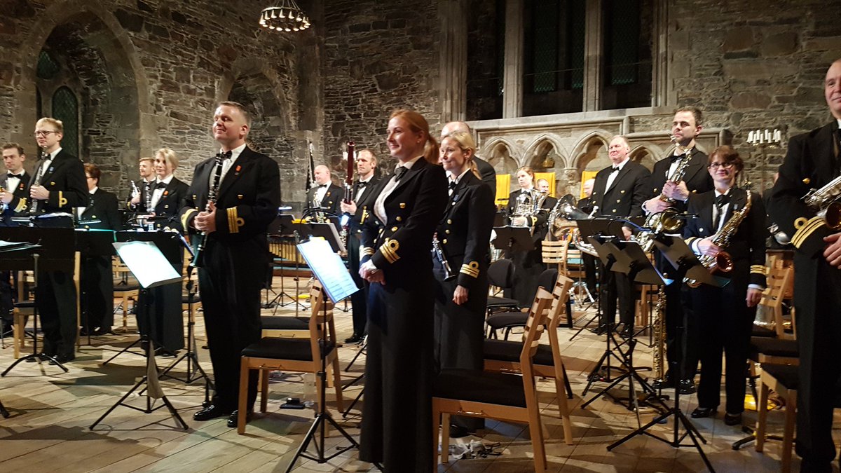 - Kultur å forsvare. Strålende kommandantkonsert i går med <a href="/SfmkMusikk/">Sjøforsvarets Musikk</a> Mange musikere med tilknytning til vårt eget Griegakademi <a href="/kmdbergen/">kmdbergen (UiB)</a> Åpenbart kultur å forsvare!