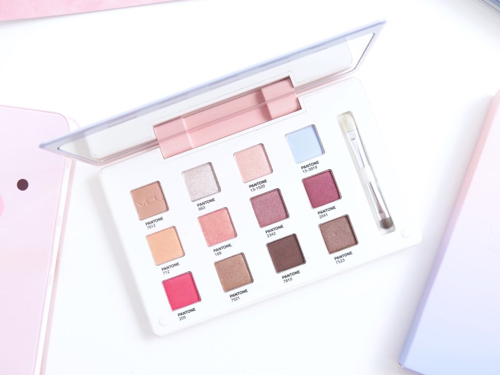 cosmexbox's tweet photo. [RT+Follow]
❄️แจก VDL+Pantone Expert Color Eye Book 6.4 ชมพู-ฟ้า 1 พาเลต 🌸
เมื่อฟลว.ครบ 9,000 คนจ้า 😆
สุ่มจากฟลว.เท่านั้นค่า https://t.co/1NKcXlchp4