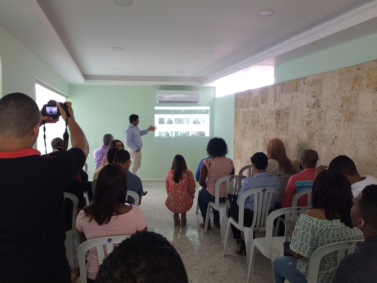 GeorgeMonteroRD's tweet photo. Aquí @AronyF1 explica todos los enlaces que posee la pagina web de @copppal con los diferentes medios de  comunicación digitales. #ComunicaciónDigitalCopppal https://t.co/aSo0B1u8oW