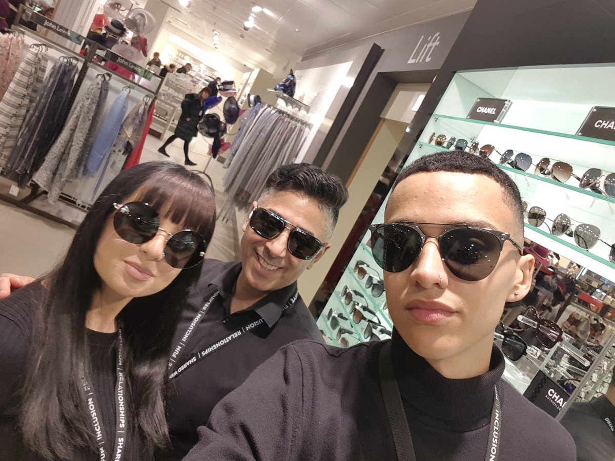 Saturday vibes in Versace😎 #fashion #fun #designersunnies @WheresWarron <a href="/elainesandford/">elaine  sandford</a> <a href="/RosDeans/">ros marshall</a>