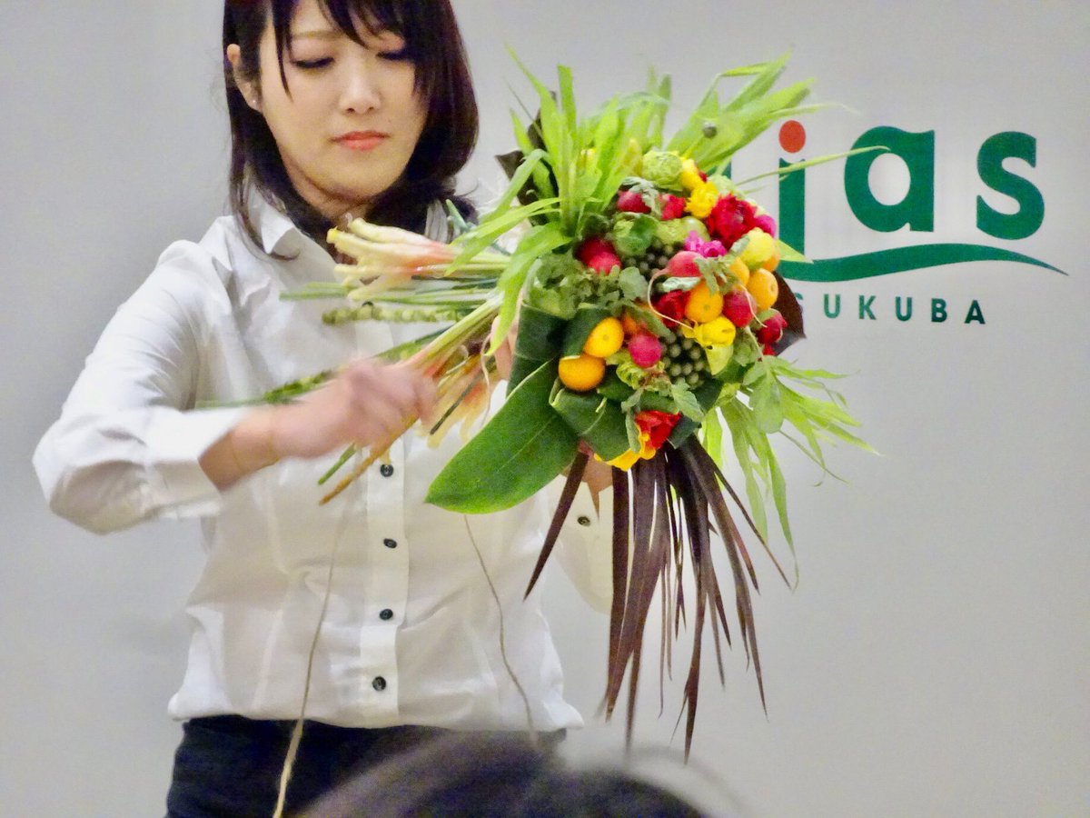 星田こうじ 茨城県議会議員 つくば市区 いばらきの花振興協議会主催のフラワーバレンタイン In Tsukubaがイーアス つくばで開催 花贈り On Stageでは 思わずホロリときてしまいました とても素敵なイベントでした Myフラワーバレンタイン フラワー