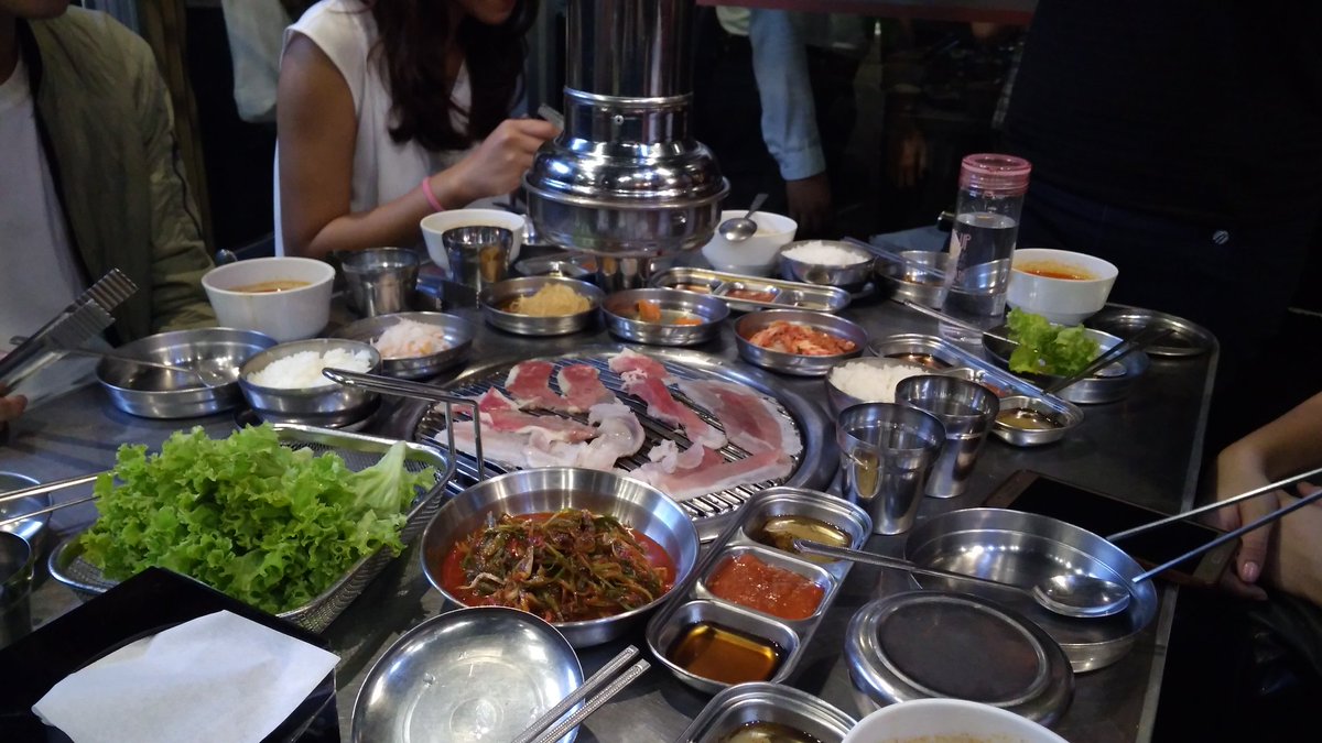 cy_sairinseu's tweet photo. Friends and food are ❤❤❤
Wanna have some @Jae_Day6 ? 😂
#IRDK #samgyupsal #samgyupsalamat #foodtrip #withfriends https://t.co/h2rOl3m7mg