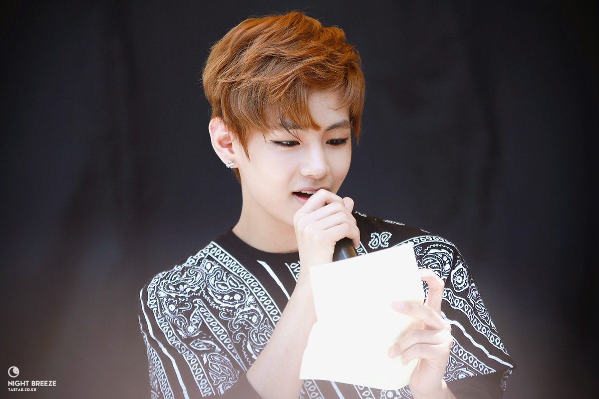 bts_th's tweet image. [#TwitterBestFandom ] หล่อค่ะ หล่อค่ะ หล่อค่ะ 10 10 10 หล่อแบบเกรี้ยวกราดมากๆเว่อ เสียงร้องก็เกรี้ยวกราดสุด 😘😘😘//ยิ้มแบบกล่องสี่เหลี่ยมนั้นคือตัดกับทุกอย่างที่พูดเมื่อกี้ 5555555 #TeamBTS #SoompiAwards