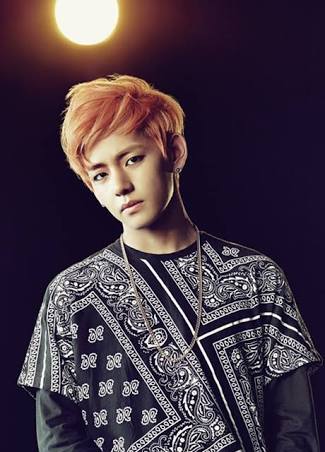 bts_th's tweet image. [#TwitterBestFandom ] หล่อค่ะ หล่อค่ะ หล่อค่ะ 10 10 10 หล่อแบบเกรี้ยวกราดมากๆเว่อ เสียงร้องก็เกรี้ยวกราดสุด 😘😘😘//ยิ้มแบบกล่องสี่เหลี่ยมนั้นคือตัดกับทุกอย่างที่พูดเมื่อกี้ 5555555 #TeamBTS #SoompiAwards