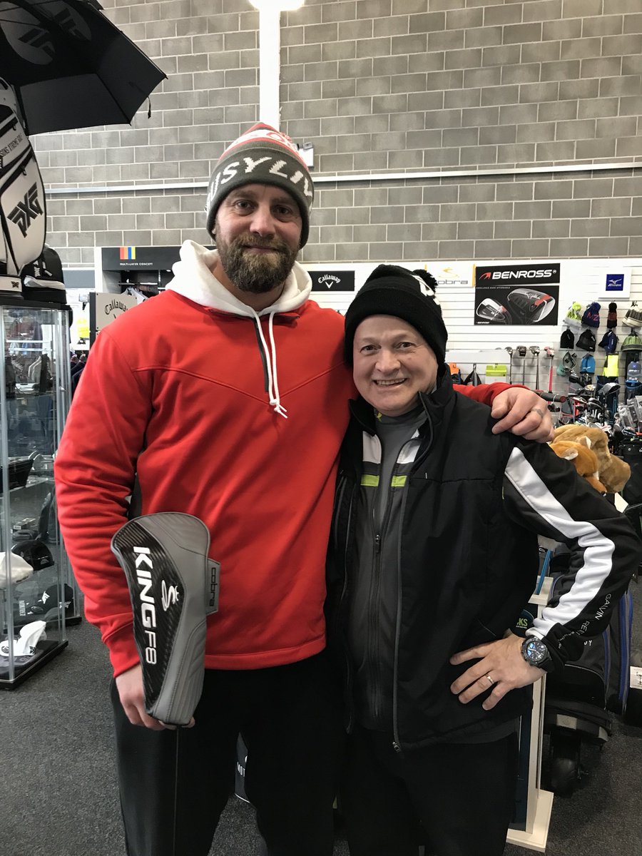 golfaddictionuk's tweet image. Rolling out the Cobra.... Fast 😍😍😍 @CobraGolf @PUMAGolf #Fast #F1 #F8
Gene: “First custom built Cobra F8 driver delivered to @benwalkerpt .
Club head speed of only 115 mph and ball speed of 165 mph. Just your average hitter!” 😂😂😂