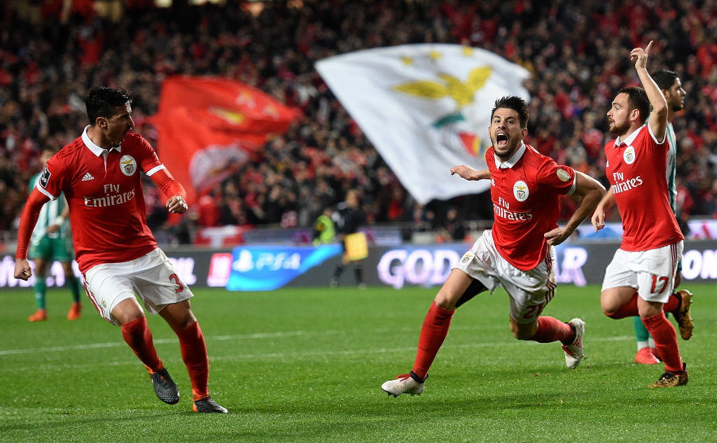aalmeidaoficial's tweet photo. Carrega Benfica!! É disto que somos feitos! Raça e Querer até ao fim! 💪🏼 🦅 🔴⚪ #SLB #EPluribusUnum #AA34 https://t.co/4a3bmFV8wS