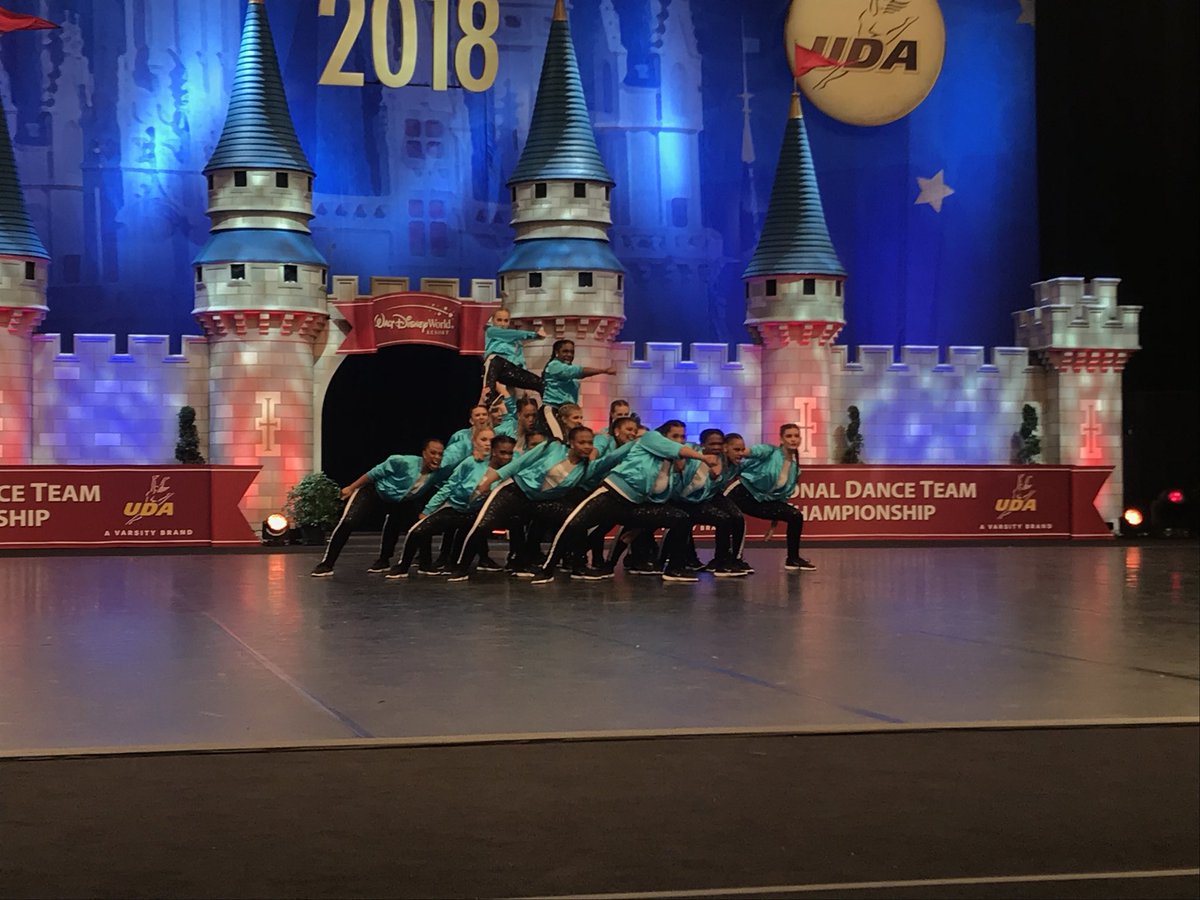 These Large Hip Hop teams are pumping up the party here in the HP Fieldhouse at #UDANationals! 🎊