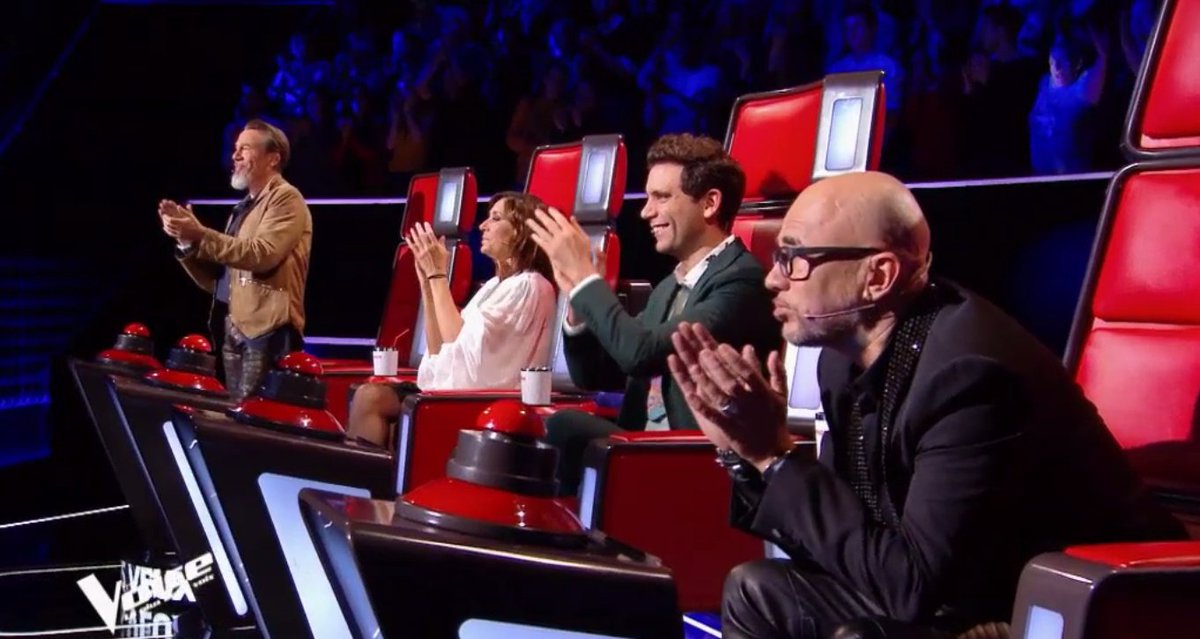 TheVoice_TF1's tweet photo. #TheVoice QUELLE PRESTATION !! Hobbs a choisi de chanter "Paradis perdus" de @QueensChristine... et il fait un carton : les 4 coachs le veulent, Pascal Obispo en a même les larmes aux yeux ! RT si, vous aussi, vous vous seriez retourné ! https://t.co/Z2Ykj0v9am