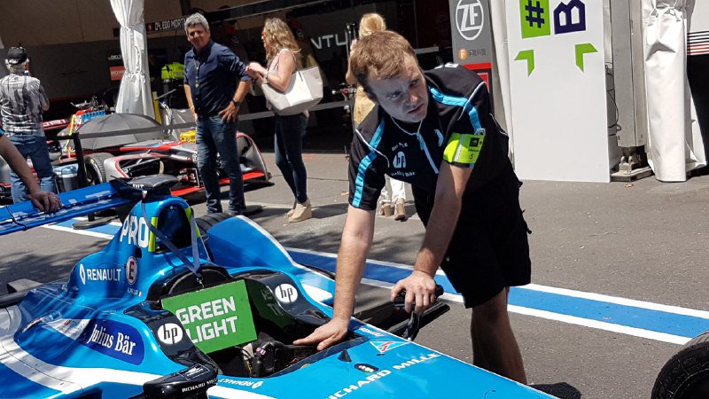 rokeeffe100's tweet photo. Great things happen when sustainability, innovation and entertainment come together. @EnelGroup brought power and excitement to the @FIAFormulaE #SantiagoEPrix. Magnificent day! #EnelFE https://t.co/gDtDW8gIle