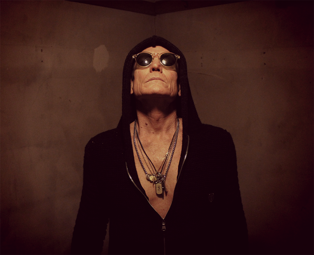 NiaSounds's tweet photo. Have you listened to @StuartFM7's newest album Dare To Disturb yet? Go to https://t.co/ulatCxmD3F to listen and get your FREE download today. You won't be disappointed. #DareToDisturb #StuartFM #NiaSounds #RockNRoll #Rock #Pop #Indie https://t.co/2T8ZGOu5sG