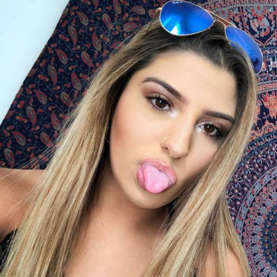 🙌 YASSS It's time for a great show Vtbsx:#FeatureMe #Chilling 
liveme.com/share/index_li…