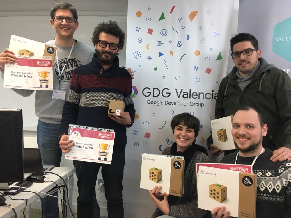 gdgvalencia's tweet image. ¡Aquí están los ganadores del #HackathonThings! ¡Enhorabuena Mood Food! Os lleváis este fantástico premio 🙌 @ActionsOnGoogle @GDG_ES