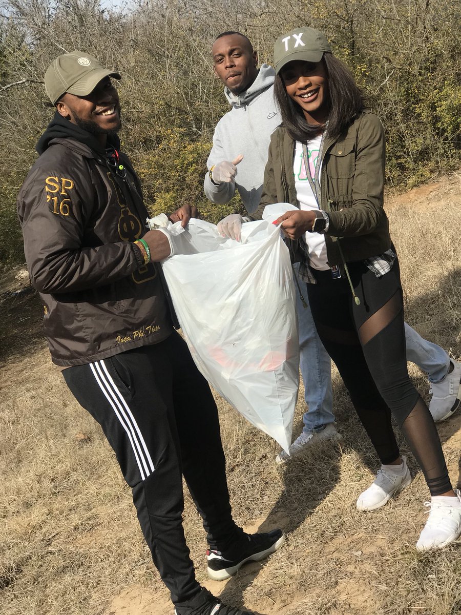 UNT_AKAs's tweet photo. This afternoon members ended  NPHC week with community service at Mack Park with @untBSU. #AKA1908 #ServiceToAllManKind #GiveMeTheKeysUNT https://t.co/8XgpdwqGIl