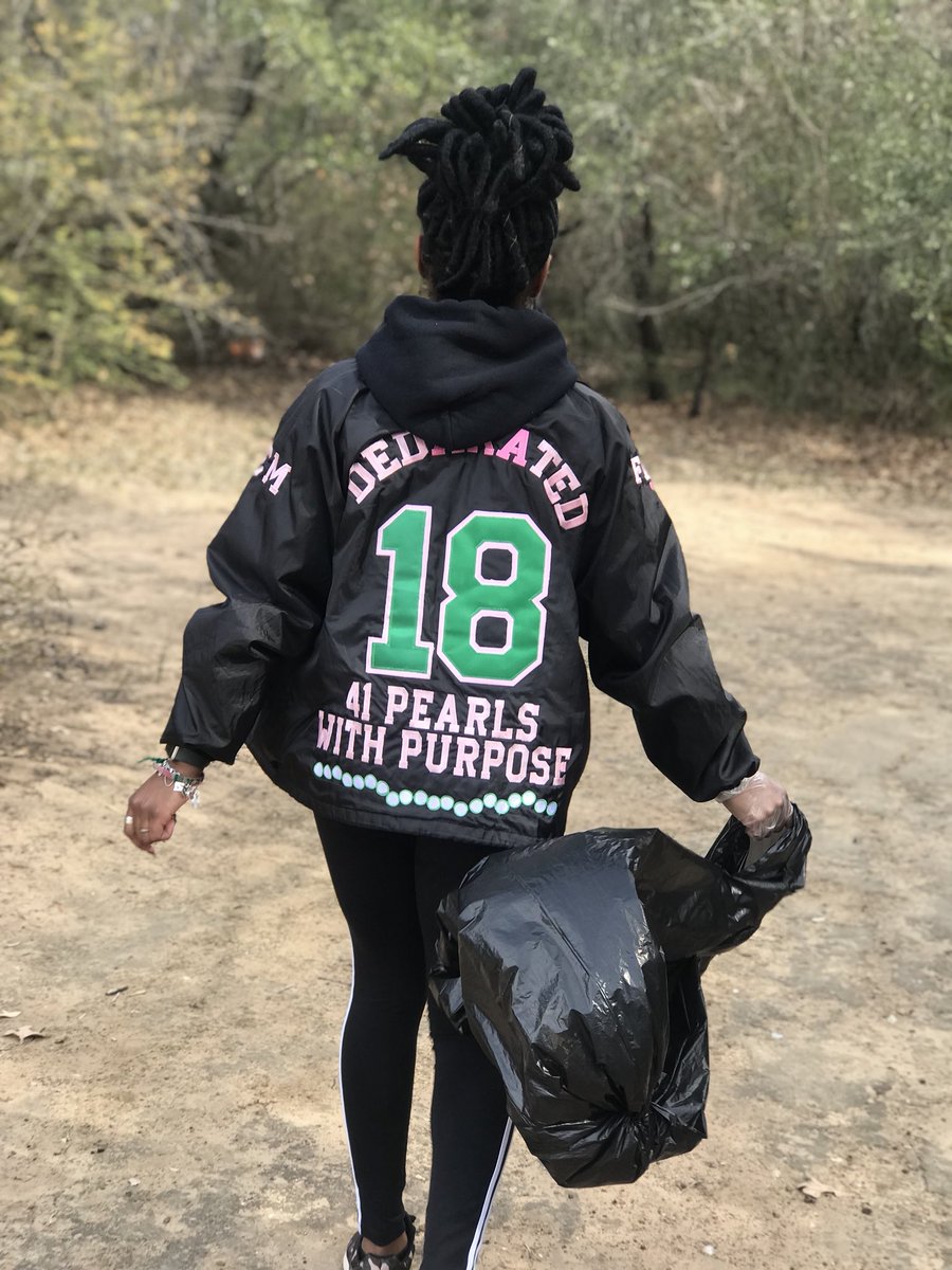 UNT_AKAs's tweet photo. This afternoon members ended  NPHC week with community service at Mack Park with @untBSU. #AKA1908 #ServiceToAllManKind #GiveMeTheKeysUNT https://t.co/8XgpdwqGIl