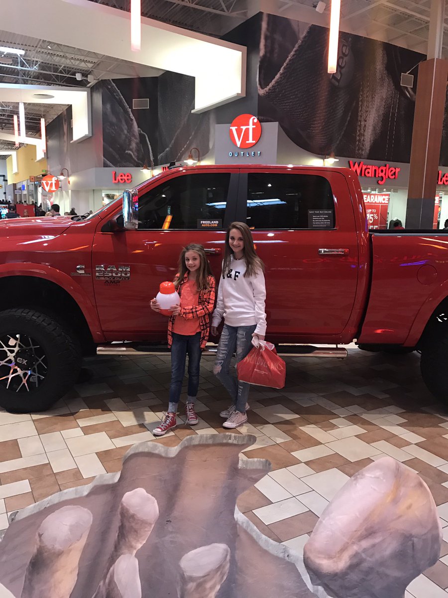 Volzfootball's tweet photo. #FreelandAuto @AmpCustom https://t.co/vHbkLnLkDa