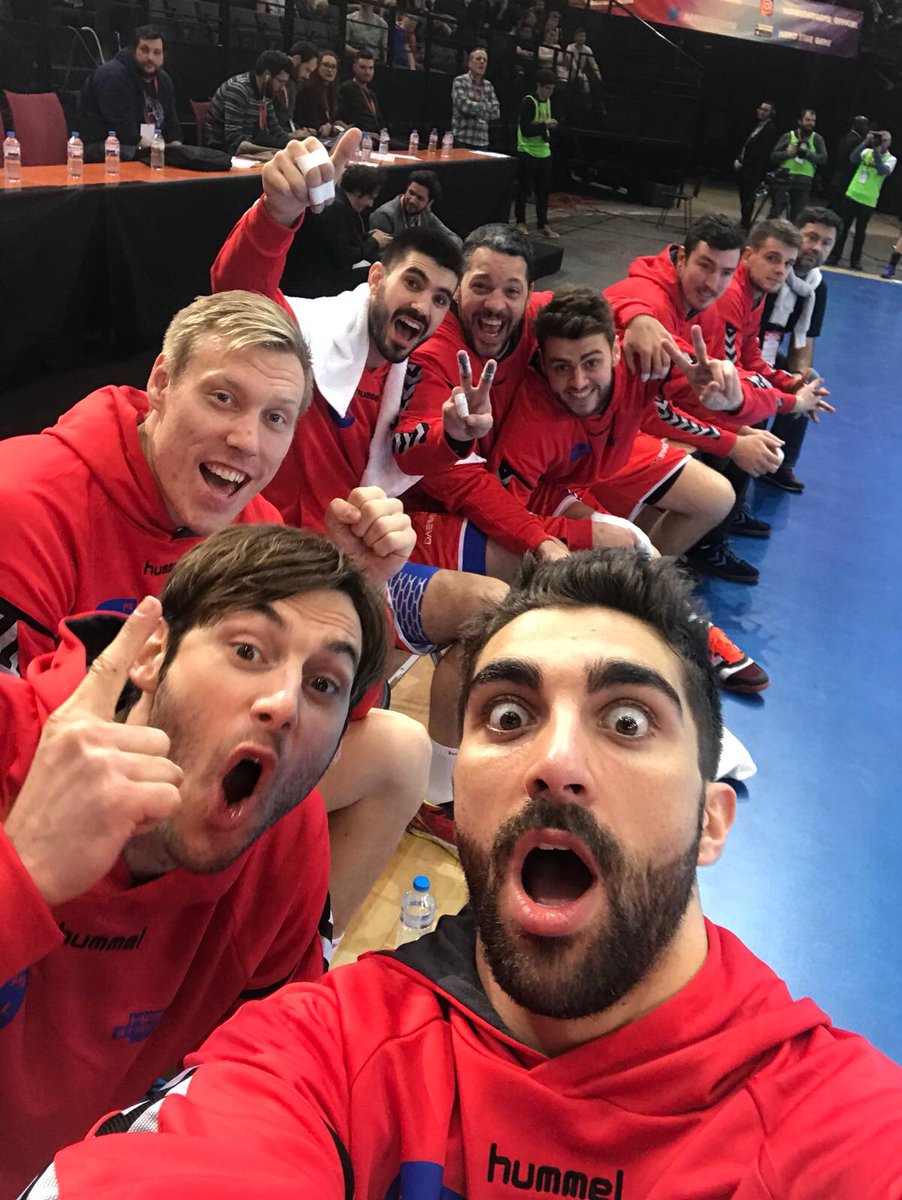 😜👊🏻✌🏻

Ambiance sur le banc de la sélection étrangère 🔴

#HSG2018 @LidlStarligue