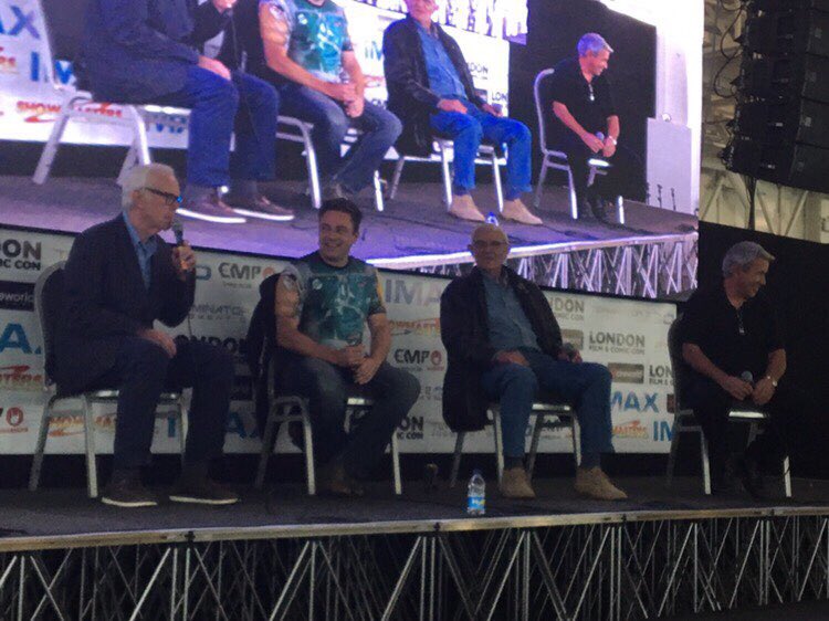 BobaFettANHSE's tweet photo. Memories of a great Comicon experience with my heroes, Jeremy and Alan.
#bobafett #lfcc2017 #comicon #starwars #ComicCon https://t.co/9kNqnuPODm