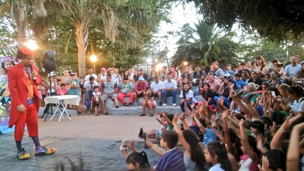 FlavioCharo's tweet photo. Necesitamos recuperar los espacios públicos y que mejor hacerlo junto a la familia. #CircoMóvil #AnfiteatroPilar 
@RadioXPilar @PilarDeTodos @PeriodicoDPilar https://t.co/laXwYqB7Pg