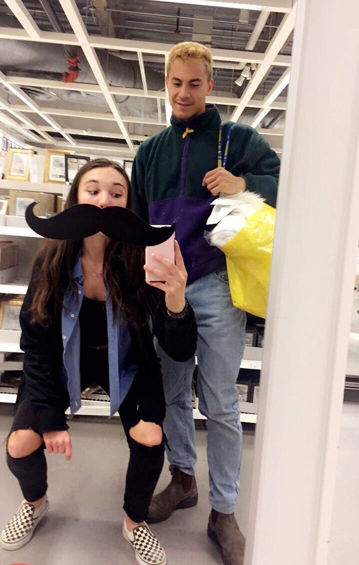 thiqueRicky's tweet photo. I love a woman with a thique stache https://t.co/VmnqcsrdhF