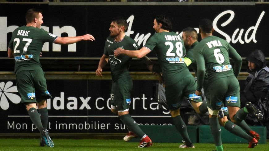 icisaintetienne's tweet photo. [Résumé] #ASCASSE : les Verts sont de nouveau victorieux à l'extérieur. Succès très important pour la suite. 2-0 à Amiens #Fbsport #ASSSE
https://t.co/AVWyXexlnz https://t.co/rD312qgu7U