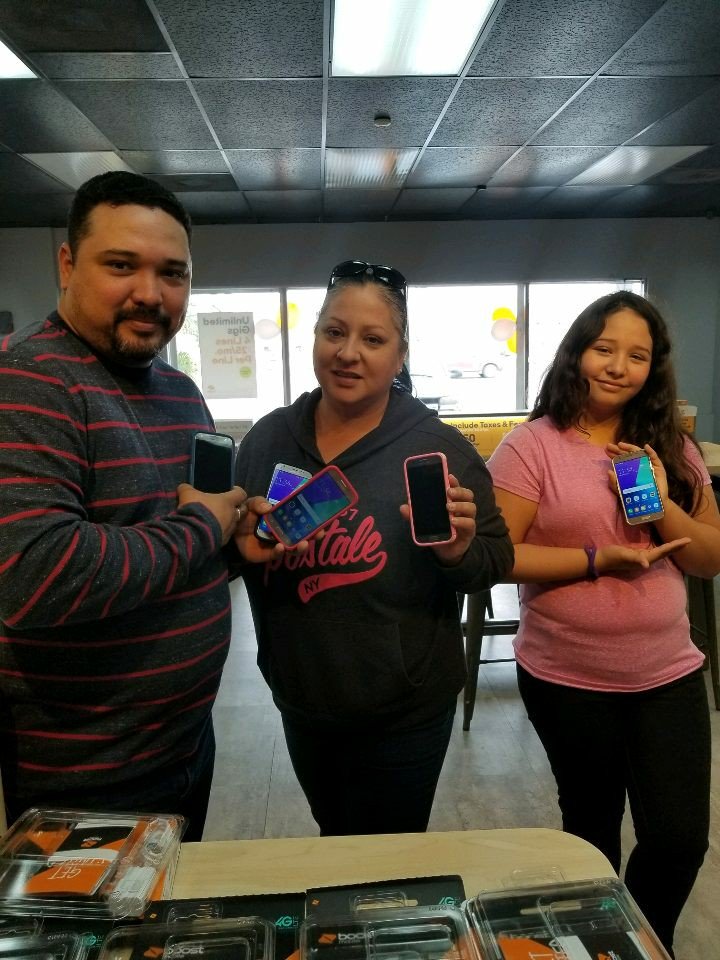 Mario Villarreal (@mario_boost) on Twitter photo Customers don't have enough hands for the phone deals Extravagant Boca Chica is giving them! @MonicaLSantoyo <a href="/ChrisVasquez110/">CHRISTOPHER VASQUEZ</a> <a href="/AdolfoGarza20/">Adolfo Garza</a> Customers don't have enough hands for the phone deals Extravagant Boca Chica is giving them! @MonicaLSantoyo <a href="/ChrisVasquez110/">CHRISTOPHER VASQUEZ</a> <a href="/AdolfoGarza20/">Adolfo Garza</a>