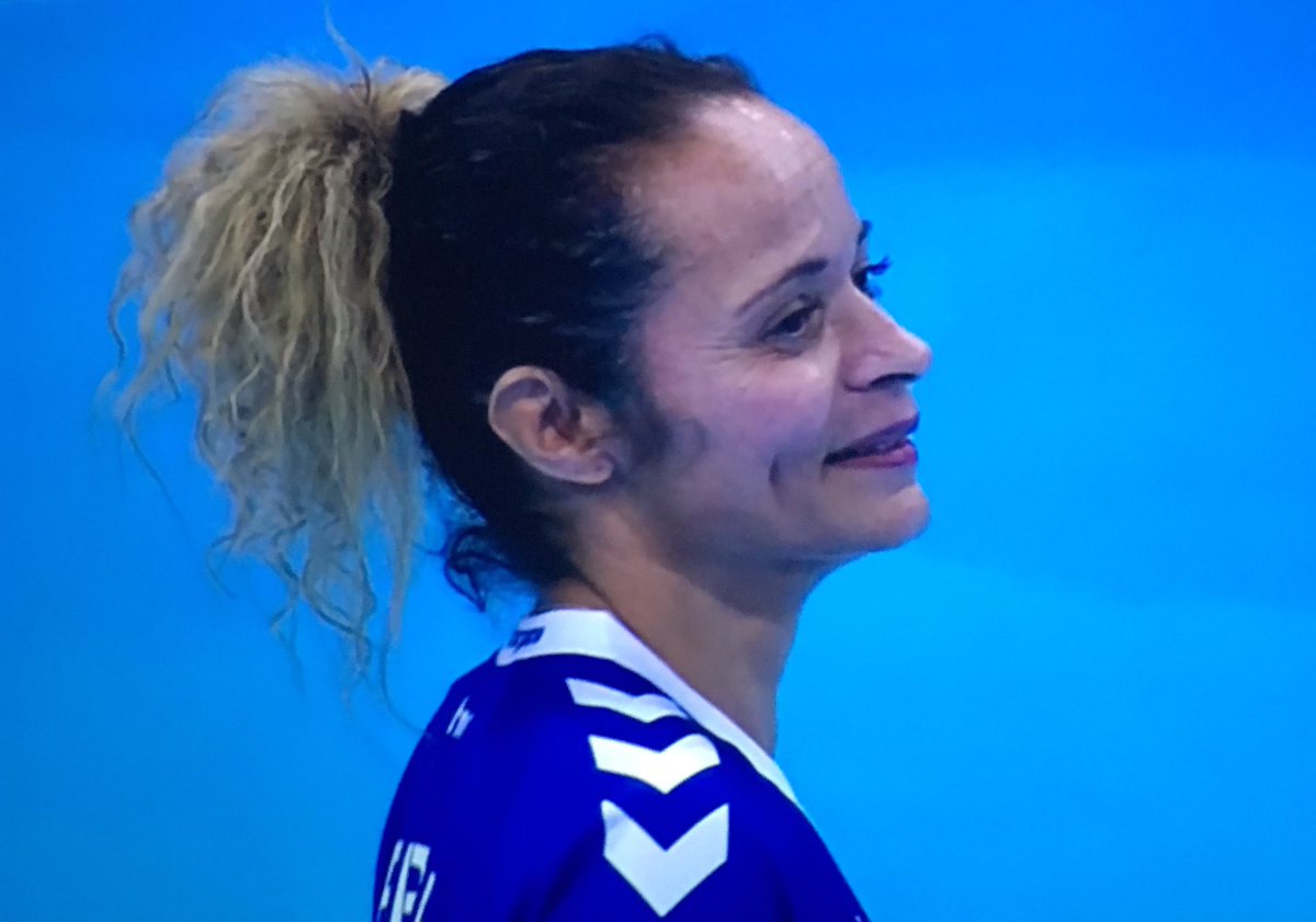 NLGG_handball's tweet photo. #Mezuela notre co-Entraîneuse et @ninakanto notre marraine présentes à l'@AccorH_Arena pour le #HandStarGame 2018 sur @beinsports_FR c'est Top ! #HandAction #fiers 🔥🐺 https://t.co/BhxMWAgw0V