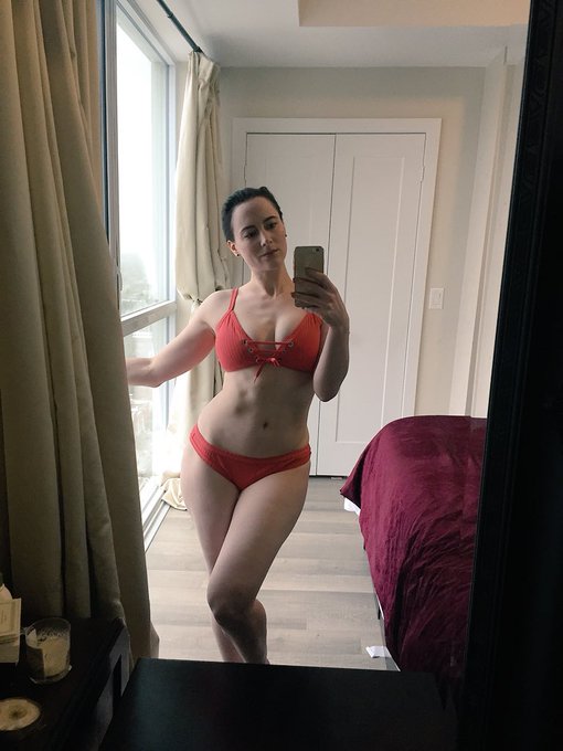 New bathing suit, Australia here I come ;) https://t.co/z7bEtwRd3U<a href="/tag/roleplay"class="tags"><span>#roleplay</span></a><a href="/tag/bitchboss"class="tags"><span>#bitchboss</span></a>